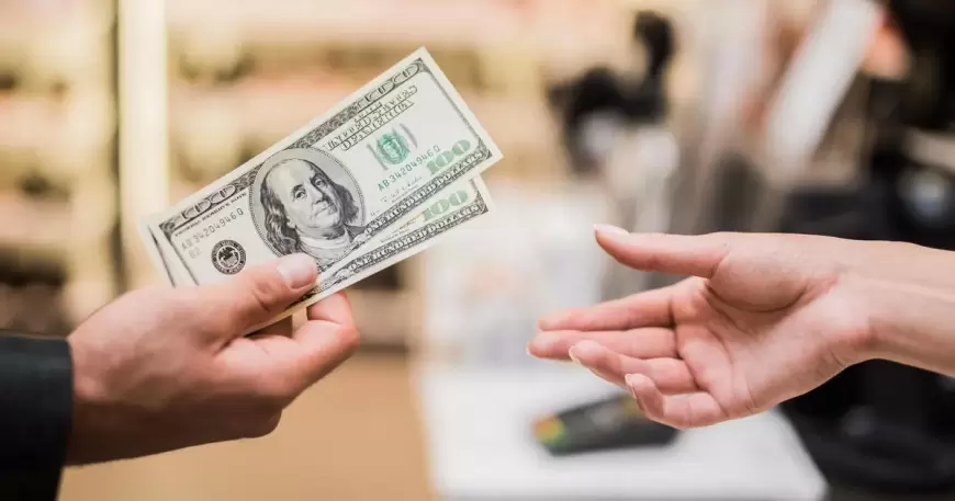 Forex Dollar Holds Firm Amid Inflation Fears, Yen at Crucial Point