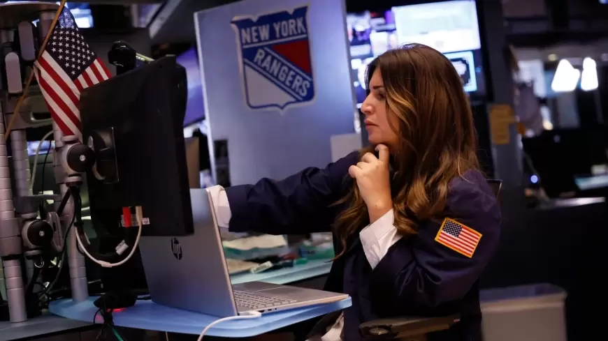 US Stock Futures Slip as Tech Giants Decline Ahead of Economic Indicators