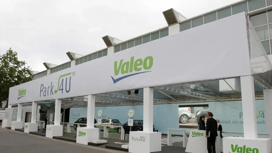 Novares, Valeo Force Customers to Pay 25% U.S. Auto Tariff Upfront as Trump Trade Move Hits Hard