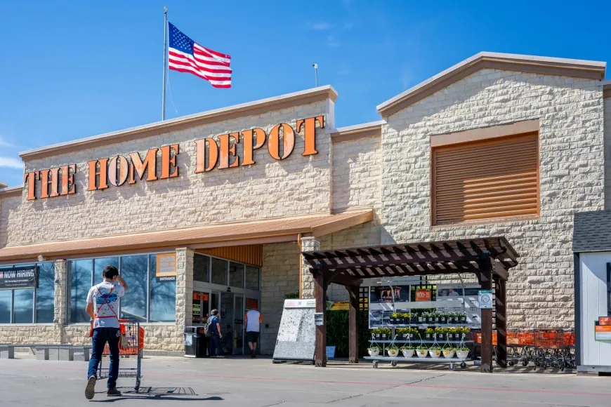 Home Depot Holds Prices as Walmart Faces Heat From Trump Over Tariff Warnings