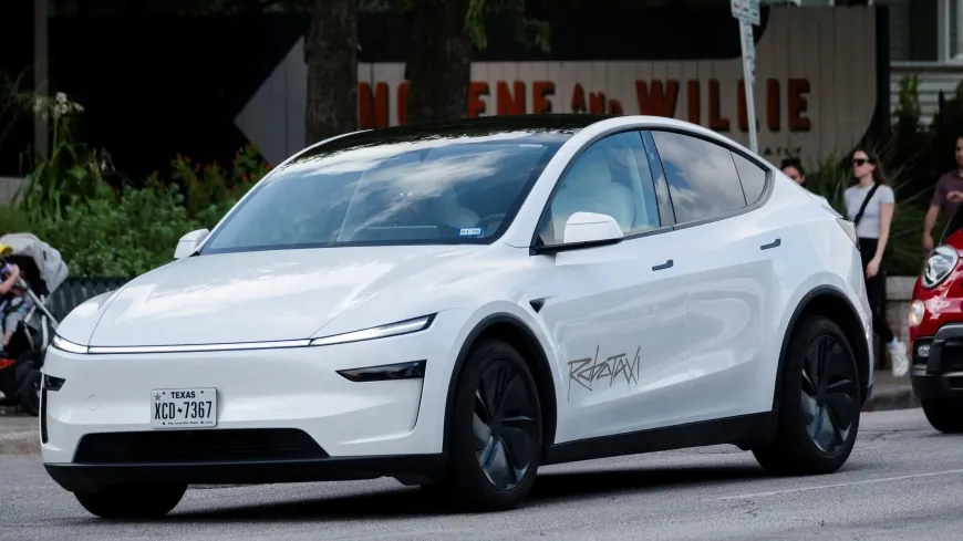 Tesla, Musk Sued by Shareholders Over Robotaxi Safety Risks